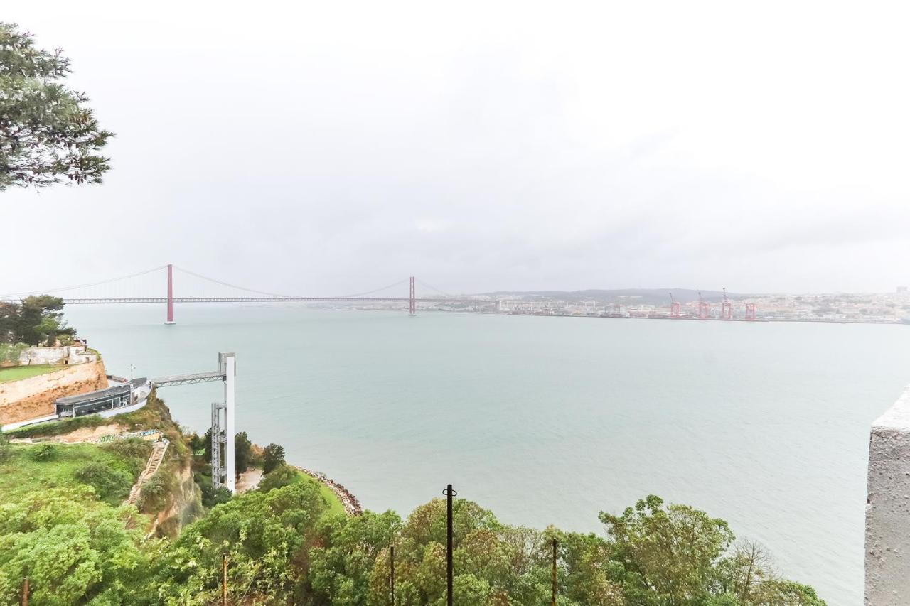 Vita Portucale ! Cacilhas River View Almada Bagian luar foto